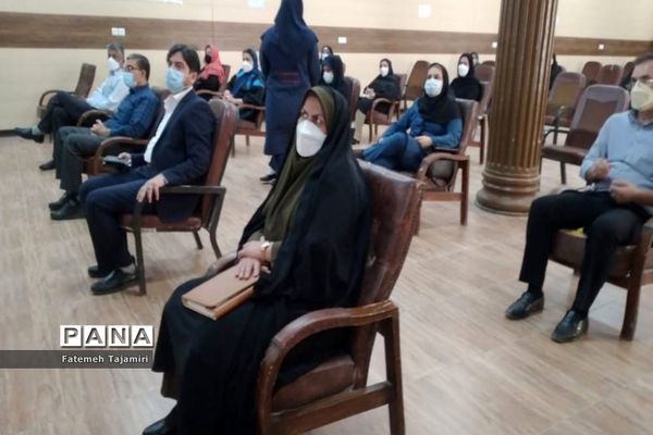 جلسه انجمن و اولیا و مربیان مدرسه‌ام ابیها بوشهر