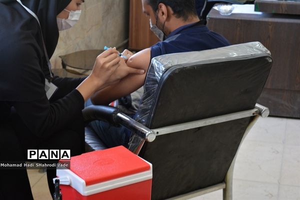 واکسیناسیون دانش‌آموزان دبیرستان امام علی (ع) ناحیه یک آموزش و پرورش