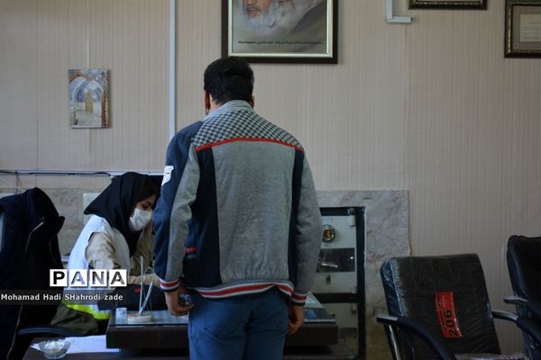 واکسیناسیون دانش‌آموزان دبیرستان امام علی (ع) ناحیه یک آموزش و پرورش