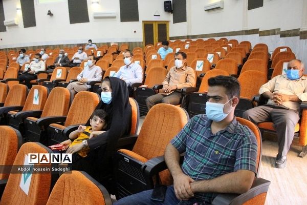 تجلیل از سرگروه‌های برتر فعالیت‌های پرورشی و درس تفکر و سبک زندگی استان بوشهر