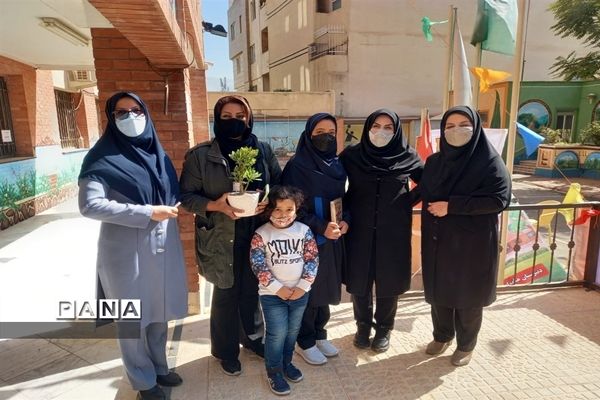 پویش لبخند پدربزرگ ها و مادر بزرگ ها در دبیرستان قلم چی