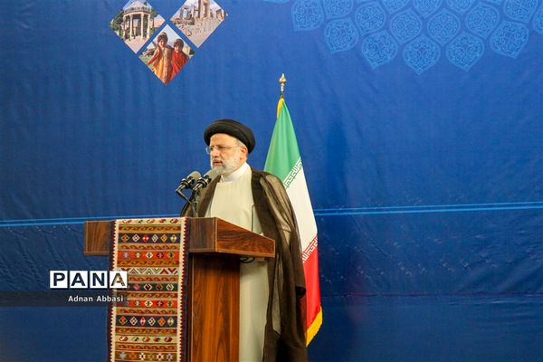 دیدار رئیس جمهوری با علما، نخبگان، خانواده معظم شهداء و اقشار مختلف مردم در شیراز