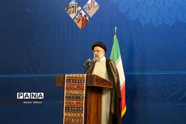 دیدار رئیس جمهوری با علما، نخبگان، خانواده معظم شهداء و اقشار مختلف مردم در شیراز