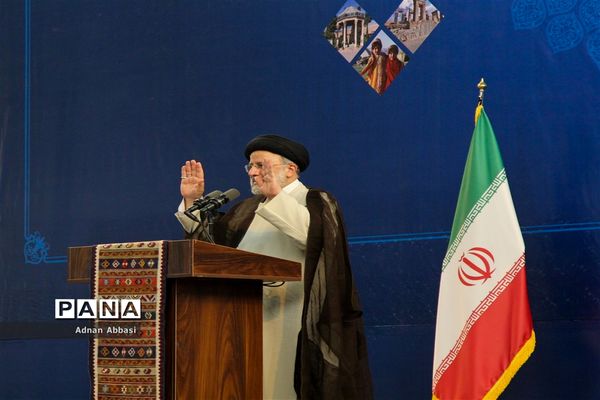 دیدار رئیس جمهوری با علما، نخبگان، خانواده معظم شهداء و اقشار مختلف مردم در شیراز