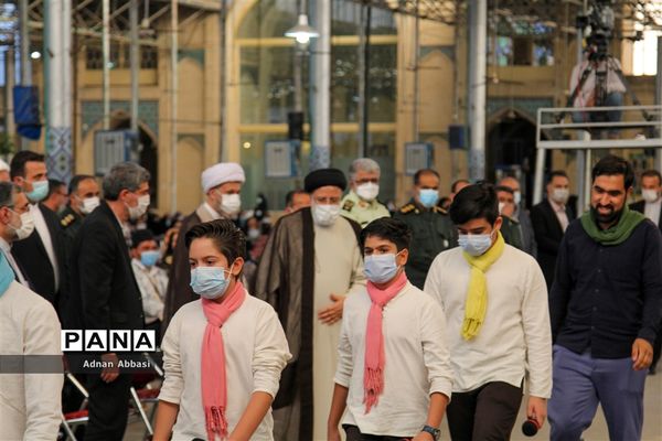 دیدار رئیس جمهوری با علما، نخبگان، خانواده معظم شهداء و اقشار مختلف مردم در شیراز