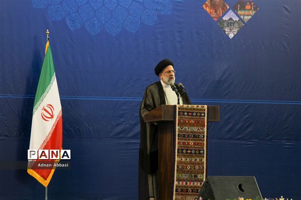 دیدار رئیس جمهوری با علما، نخبگان، خانواده معظم شهداء و اقشار مختلف مردم در شیراز
