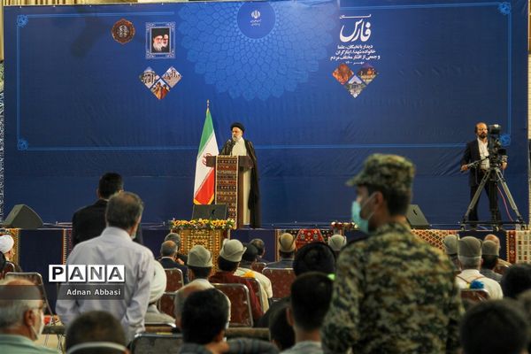 دیدار رئیس جمهوری با علما، نخبگان، خانواده معظم شهداء و اقشار مختلف مردم در شیراز