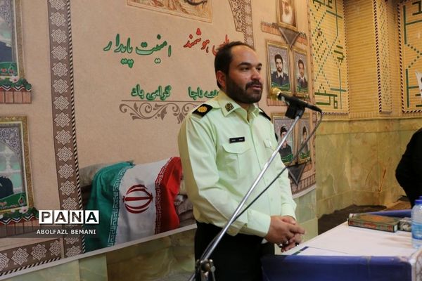 غبارروبی مزار شهدا در هفته نیروی انتظامی