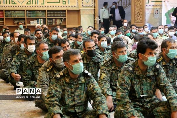 غبارروبی مزار شهدا در هفته نیروی انتظامی