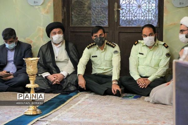 غبارروبی مزار شهدا در هفته نیروی انتظامی
