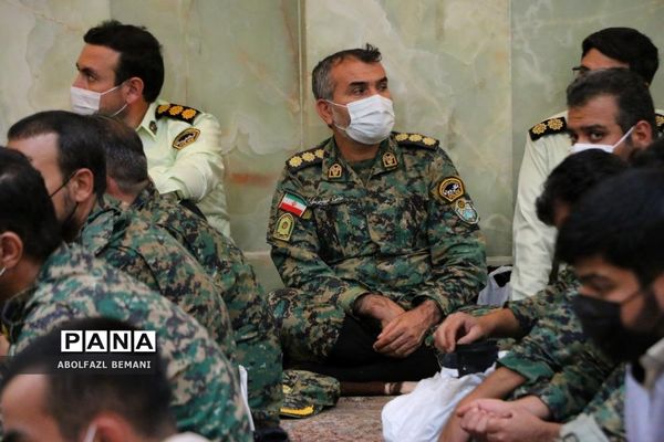 غبارروبی مزار شهدا در هفته نیروی انتظامی