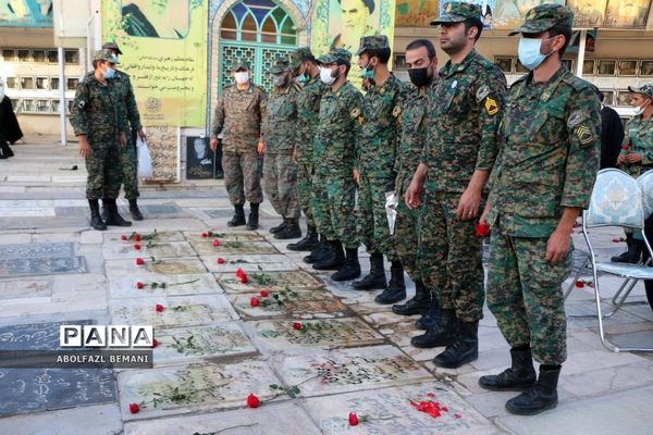 غبارروبی مزار شهدا در هفته نیروی انتظامی