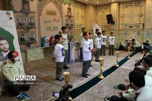 غبارروبی مزار شهدا در هفته نیروی انتظامی