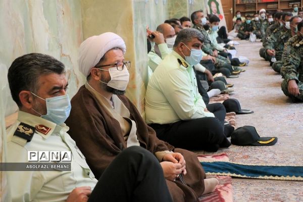 غبارروبی مزار شهدا در هفته نیروی انتظامی