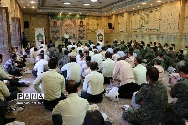 غبارروبی مزار شهدا در هفته نیروی انتظامی