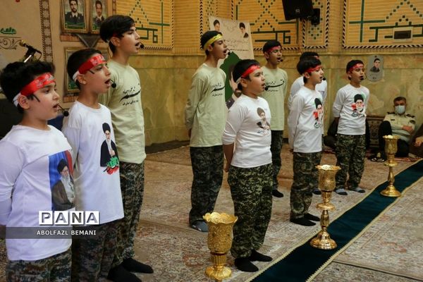 غبارروبی مزار شهدا در هفته نیروی انتظامی