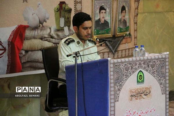 غبارروبی مزار شهدا در هفته نیروی انتظامی