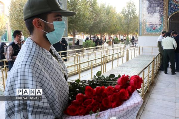 غبارروبی مزار شهدا در هفته نیروی انتظامی