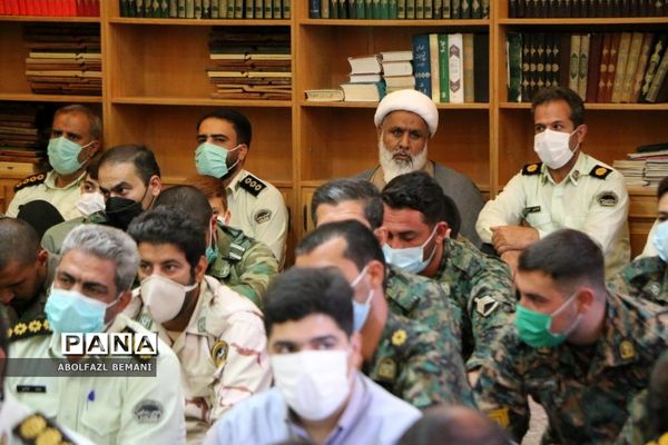 غبارروبی مزار شهدا در هفته نیروی انتظامی