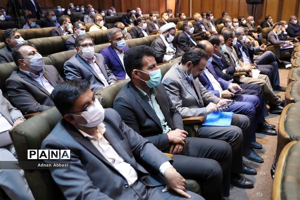 شورای اداری استان فارس و نشست خبری پایان سفر یک روزه رئیس جمهور به شیراز
