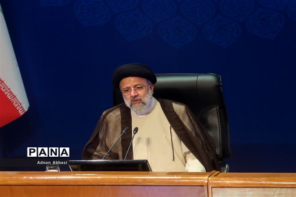 شورای اداری استان فارس و نشست خبری پایان سفر یک روزه رئیس جمهور به شیراز