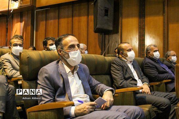 شورای اداری استان فارس و نشست خبری پایان سفر یک روزه رئیس جمهور به شیراز