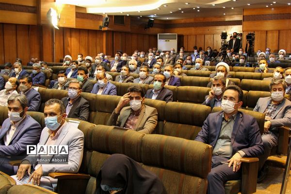شورای اداری استان فارس و نشست خبری پایان سفر یک روزه رئیس جمهور به شیراز