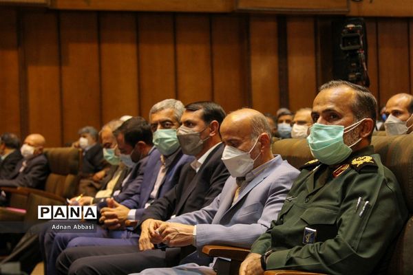 شورای اداری استان فارس و نشست خبری پایان سفر یک روزه رئیس جمهور به شیراز