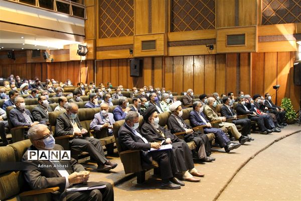 شورای اداری استان فارس و نشست خبری پایان سفر یک روزه رئیس جمهور به شیراز