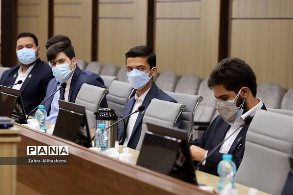 نشست نمایندگان دهمین دوره مجلس دانش‌آموزی شهر تهران