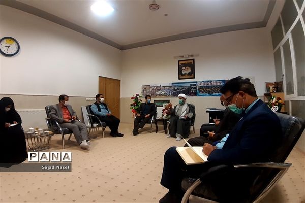 برگزاری جلسه هم‌اندیشی تشویق نوجوانان به نماز جمعه در دفتر امام جمعه کاشمر