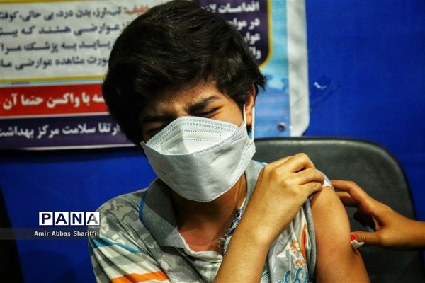 واکسیناسیون دانش‌آموزان در ناحیه 4 اهواز