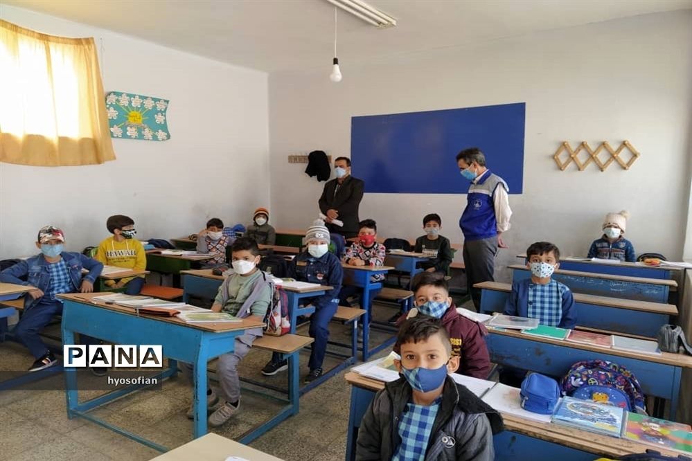 بازدید از مدارس شهرضا توسط مدیر کانون شهید مفتح و مسئول سازمان دانش آموزی شهرضا