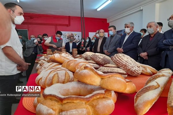 افتتاح نخستین رشته نان، شیرینی  و شکلات کشور در هنرستان شریعتی منطقه 16