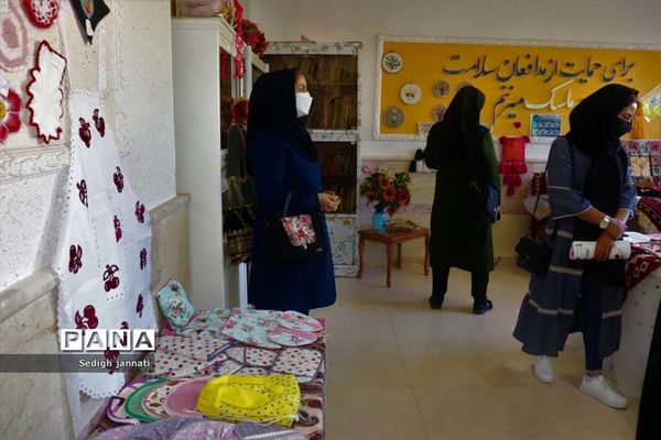 آیین بزرگداشت هفته پیوند اولیا و مربیان در مدارس آباده