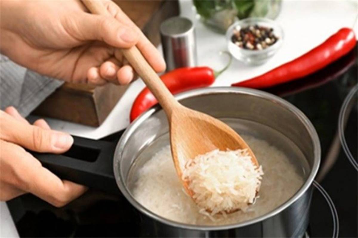 خیساندن برنج سفید با آب سرد و برنج قهوه‌ای با آب گرم در دفع آرسنیک موثر است
