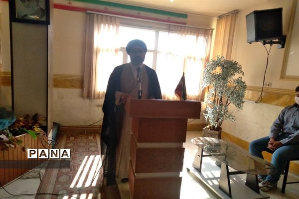 محفل انس با قرآن در اداره آموزش و پرورش شهرستان نظر آباد
