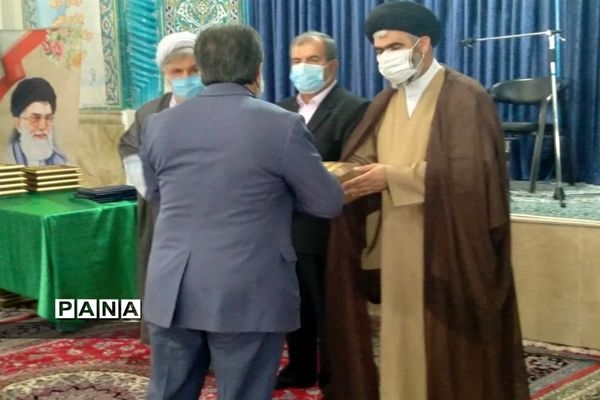 برگزاری مراسم تجلیل از فعالان عرصه هنر در شهرستان نظر آباد