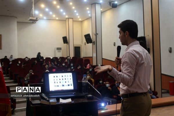 برگزاری نشست با عنوان جادوی رسانه در شهرستان گلوگاه