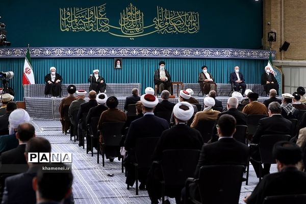 دیدار جمعی از مسئولان نظام و میهمانان کنفرانس وحدت اسلامی با رهبر معظم انقلاب اسلامی