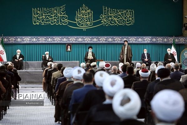 دیدار جمعی از مسئولان نظام و میهمانان کنفرانس وحدت اسلامی با رهبر معظم انقلاب اسلامی