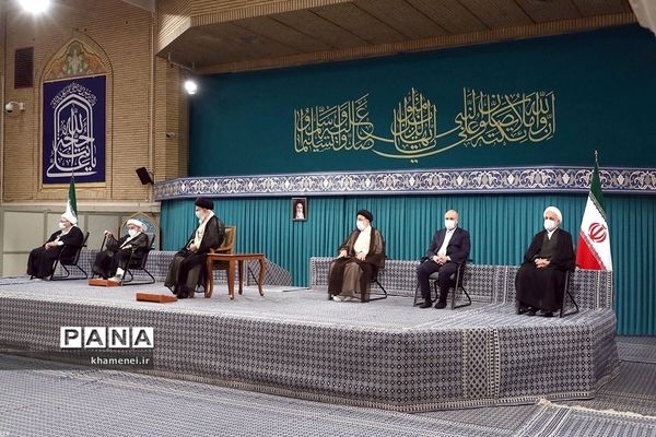 دیدار جمعی از مسئولان نظام و میهمانان کنفرانس وحدت اسلامی با رهبر معظم انقلاب اسلامی