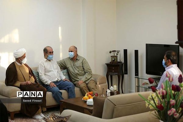 دیدار صمیمی استاندار بوشهر با خانواده شهیدان و ایثارگران