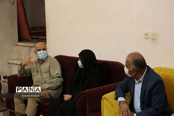 دیدار صمیمی استاندار بوشهر با خانواده شهیدان و ایثارگران