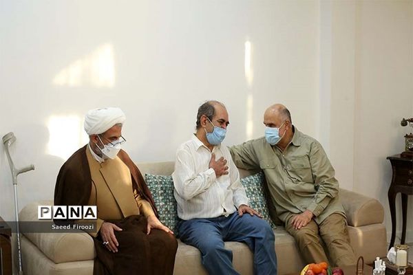 دیدار صمیمی استاندار بوشهر با خانواده شهیدان و ایثارگران