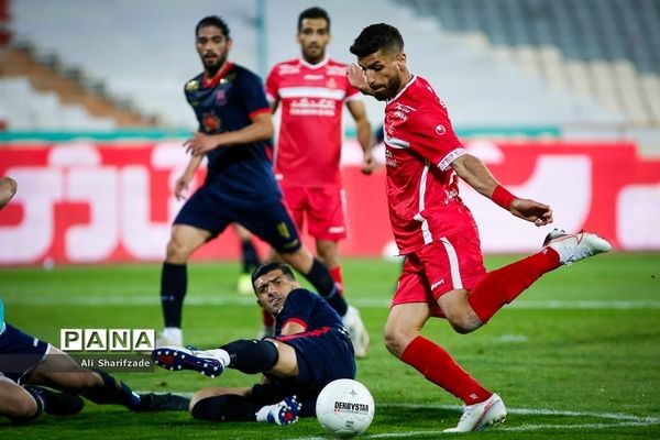 دیدار تیم‌های فوتبال پرسپولیس و نساجی