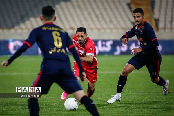 دیدار تیم‌های فوتبال پرسپولیس و نساجی