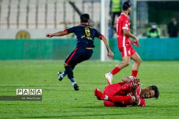 دیدار تیم‌های فوتبال پرسپولیس و نساجی