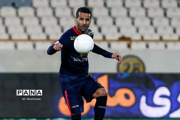 دیدار تیم‌های فوتبال پرسپولیس و نساجی