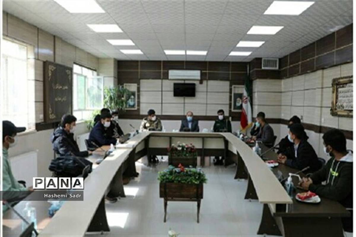 دیدار مدیر آموزش و پرورش ناحیه 2 مشهد با فرماندهان پایگاه‌های بسیج دانش‌آموزی مدارس
